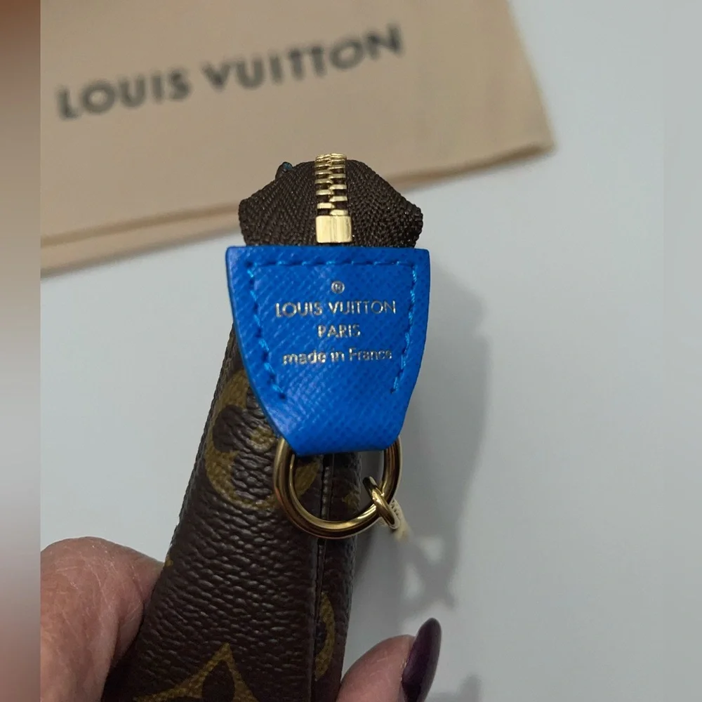 LOUIS VUITTON Mini Pochette Accessories 2019 Holiday Vivienne Venice - Picture 9 of 9